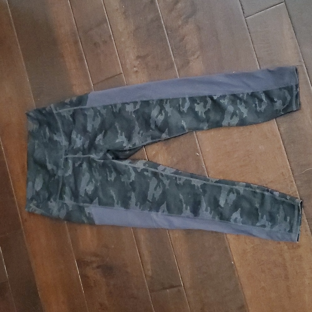 Fabletics Powerhold Camo Leggings nwot